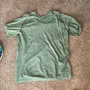 Lululemon men’s metal vent tech short sleeve